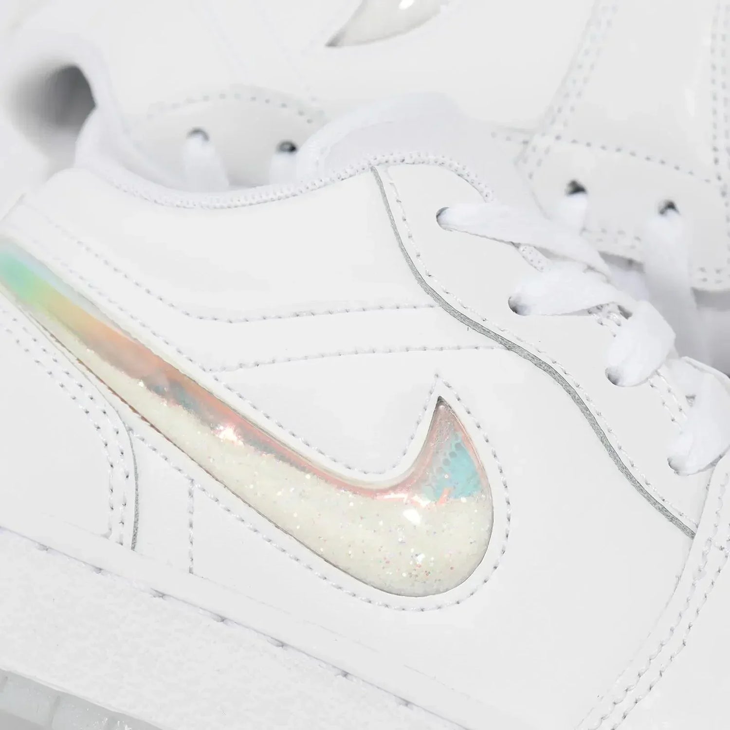 Air Jordan 1 Low Se &quot;Glitter Swoosh&quot; White